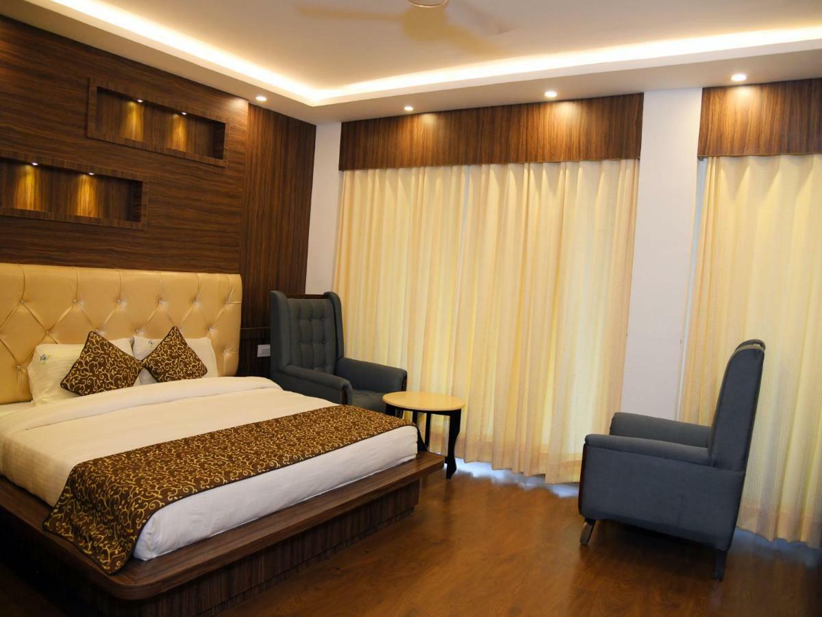 Hotel Trinity Heights МакЛеод Ганж Екстериор снимка